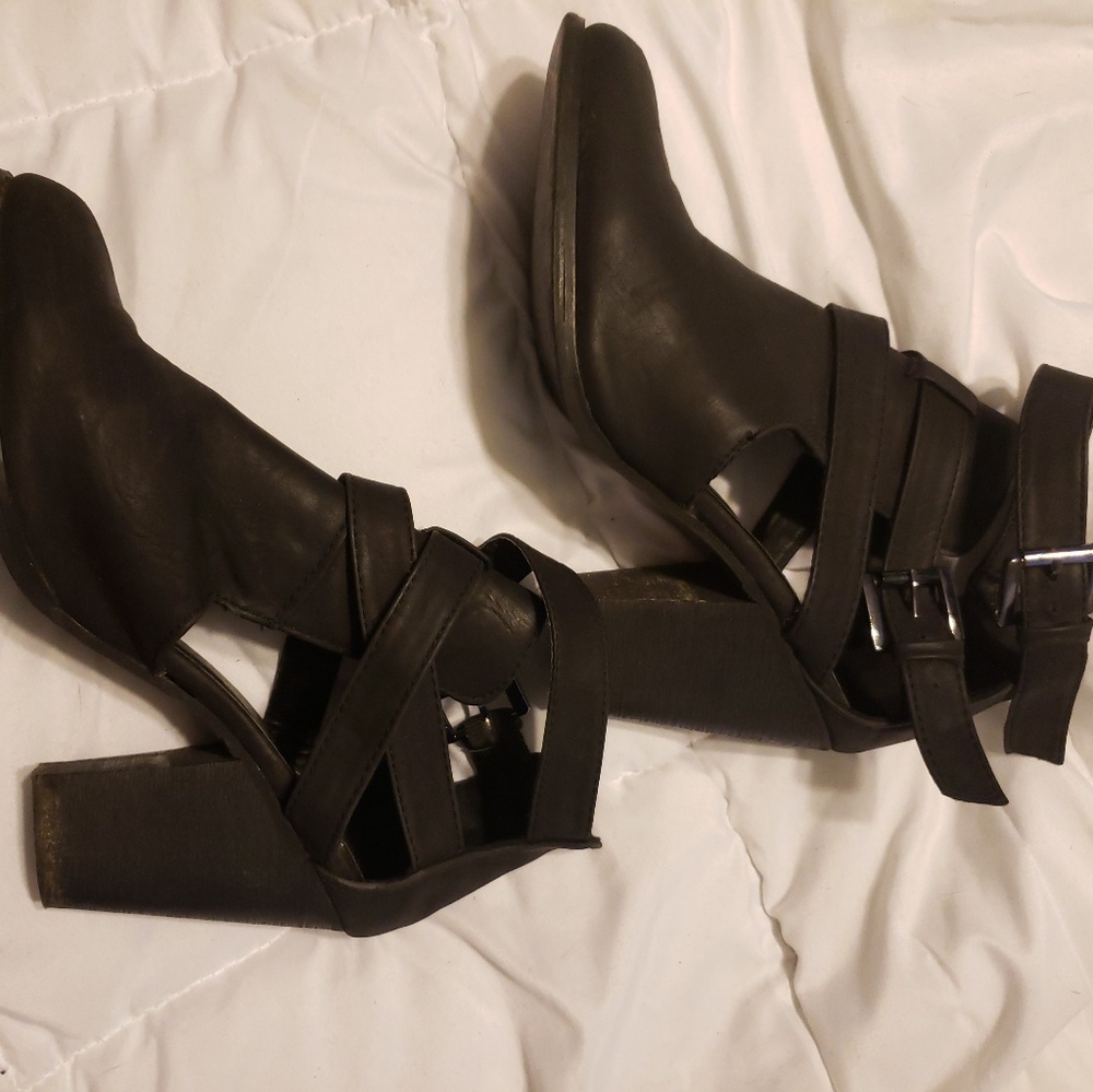 Cutout ankle booties